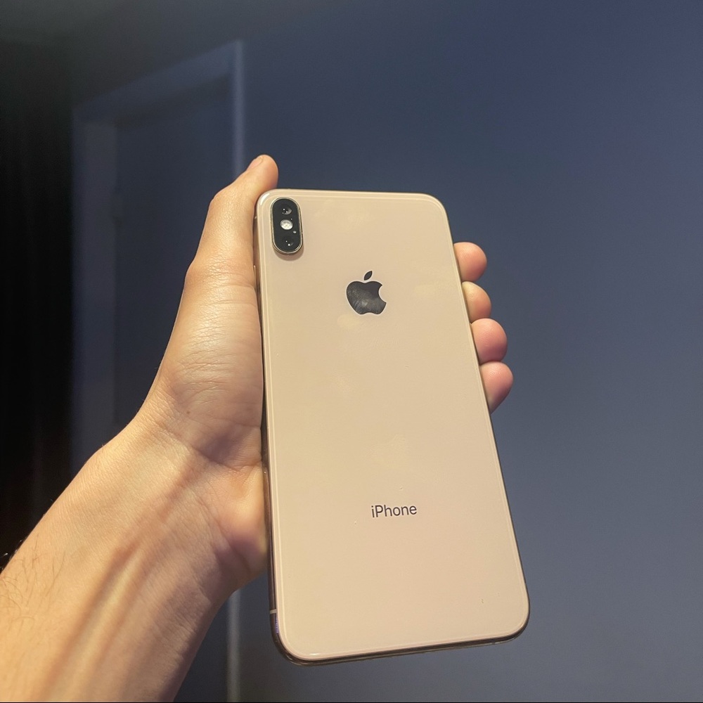 iPhone XS Max - Unlocked & Good condition